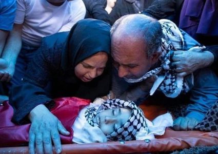 جماهير غفيرة تشيع جثمان الطفل ريان سليمان