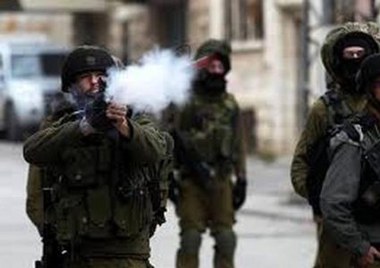 إصابات بالاختناق عقب اقتحام الاحتلال قرية التوانة جنوب الخليل