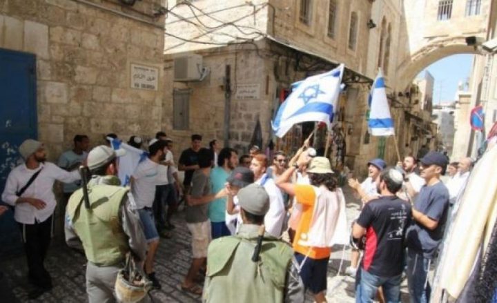 مسيرة استفزازية للمستوطنين في البلدة القديمة من الخليل