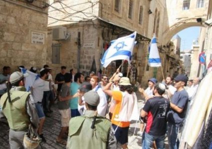 مسيرة استفزازية للمستوطنين في البلدة القديمة من الخليل