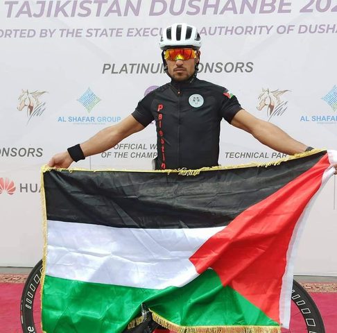 الفلسطيني محمد عطا الله ثالثا في بطولة كأس آسيا للترياثلون في العقبة