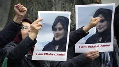 جامعات طهران تشهد مسيرات مؤيدة ومناوئة للحكومة