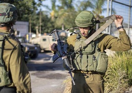 الاحتلال يعرقل حركة تنقل المواطنين قرب دير أبو مشعل غرب رام الله