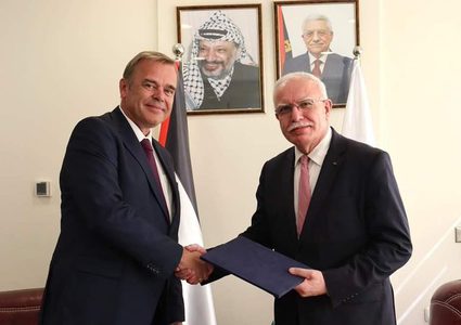 المالكي يتسلم نسخة من أوراق اعتماد رئيس مكتب تمثيل هولندا