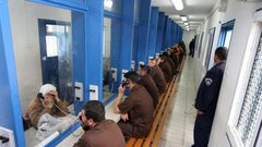 سلطات الاحتلال تلغي زيارات أهالي الأسرى غدا في 3 سجون