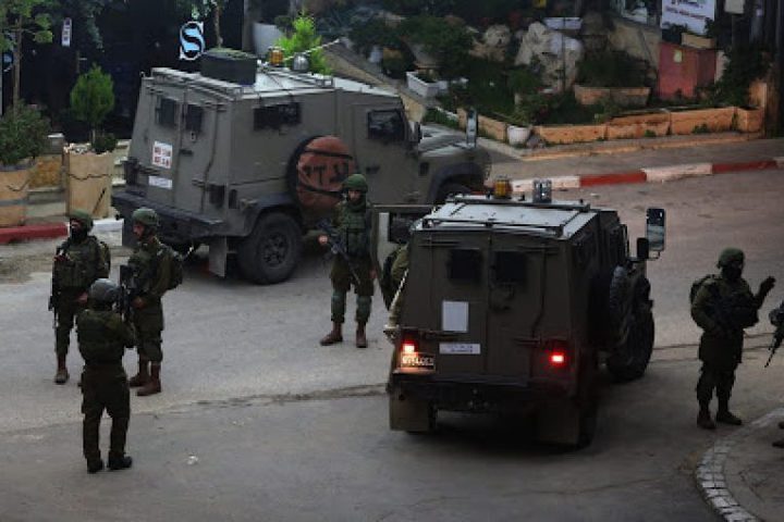 الاحتلال يعتقل 6 مواطنين من الضفة والقدس