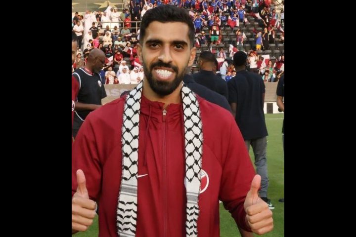 كابتن منتخب قطر يتوشح الكوفية الفلسطينية خلال التدريبات استعدادا لكأس العالم