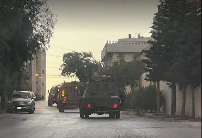 نابلس: قوات الاحتلال تقتحم عدة أحياء في المدينة وتعتقل مواطنين