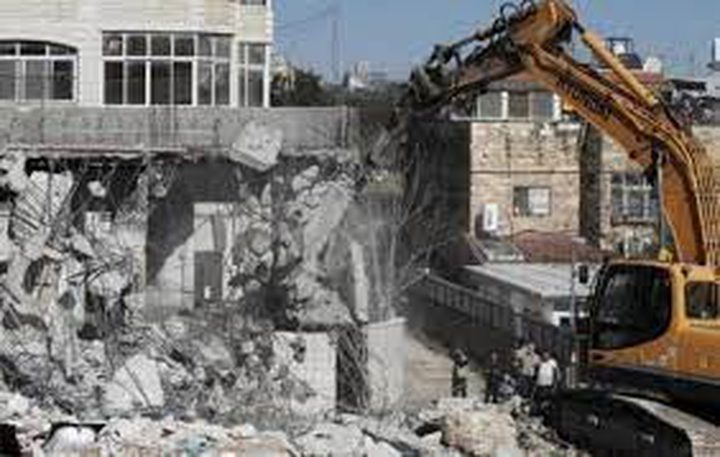 الخليل: الاحتلال يهدم منزلا ومخزنين في مسافر يطا