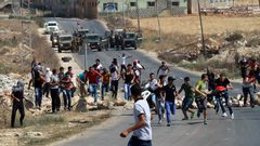 إصابات بالاختناق خلال مواجهات مع الاحتلال على حاجز بيت فوريك