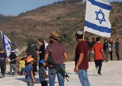 مستوطنون يهاجمون مدرسة حوارة الثانوية