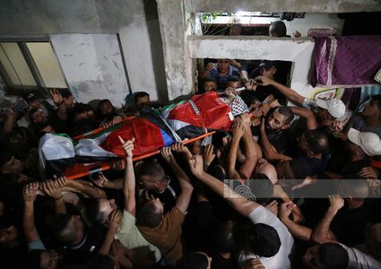 جماهير نابلس تشيع جثمان الشهيد ناصر زغل