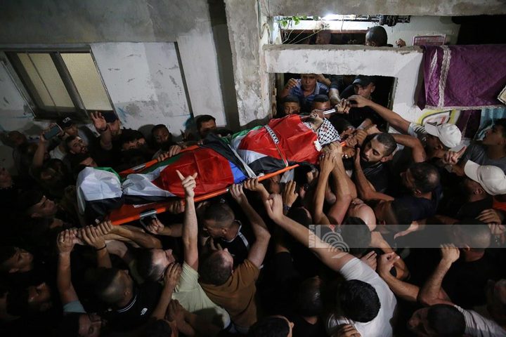 جماهير نابلس تشيع جثمان الشهيد ناصر زغل