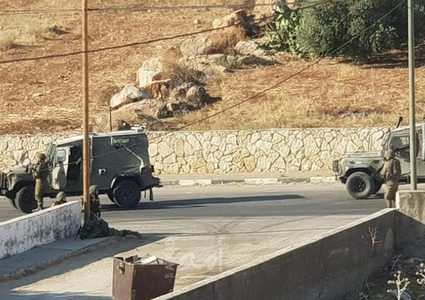 رئيس مجلس قروي دير الحطب: المنزل المحاصر من قوات الاحتلال تسكنه 3 عائلات