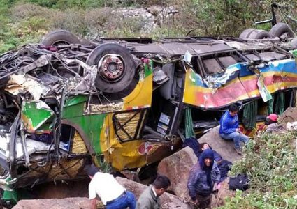 الهند:مصرع 25 شخصا في حادث سقوط حافلة في واد