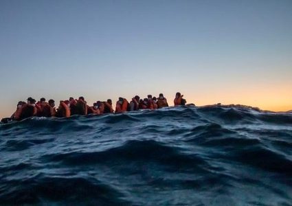 مصرع 15 شخصا جراء غرق قارب لمهاجرين قبالة سواحل اليونان