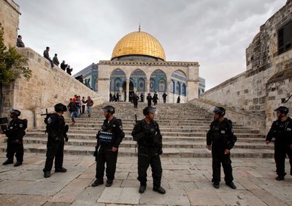 الاحتلال يبعد 5 شبان عن المسجد الأقصى 12 يوما