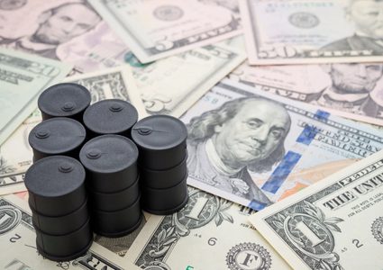 السعودية تخفض أسعار النفط لأوروبا وترفعها للولايات المتحدة