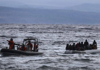 مصرع 15 شخصا جراء غرق قارب لمهاجرين قبالة سواحل اليونان
