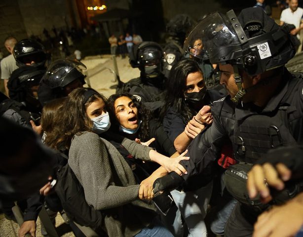 قوات الاحتلال تعتقل طفلا من القدس