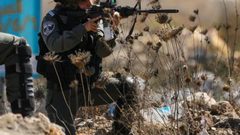 إصابة فتى بجراح حرجة في الرأس جراء استهداف الاحتلال له