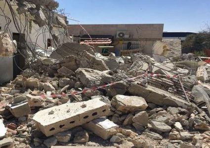 الاحتلال يجبر عائلة مقدسية على هدم منزلها قسرًا