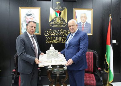 وزير الداخلية ونظيره الأردني يوقعان مذكرة تعاون بمجال مكافحة الجريمة