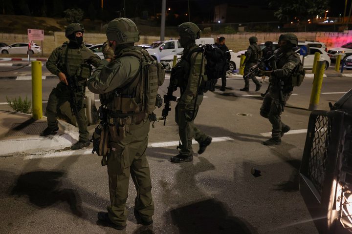 إصابات بالاختناق خلال اقتحام الاحتلال لمخيم شعفاط واعتقال 4 شبان شمال القدس
