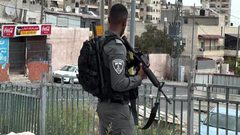 قلقيلية: إرجاع حافلة إسرائيلية محملة بإطارات مركبات تالفة