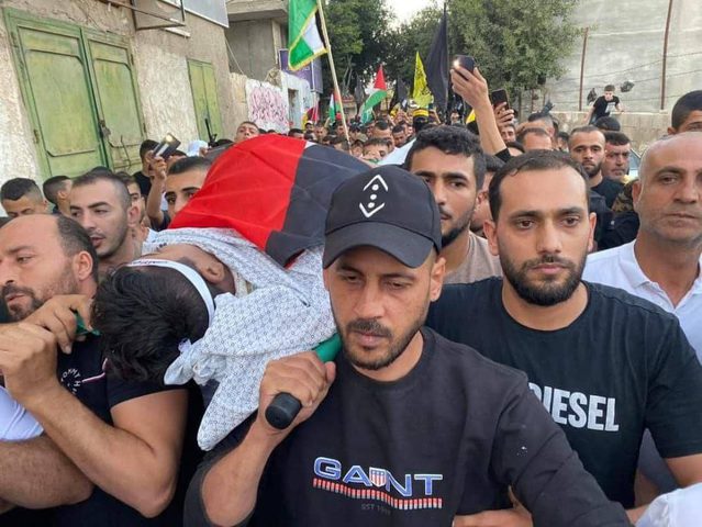تشييع جثمان الشهيد الطفل محمود سمودي في بلدة اليامون