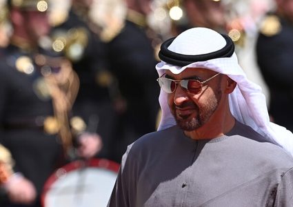 رئيس الإمارات يزور روسيا غدا ويلتقي بوتين