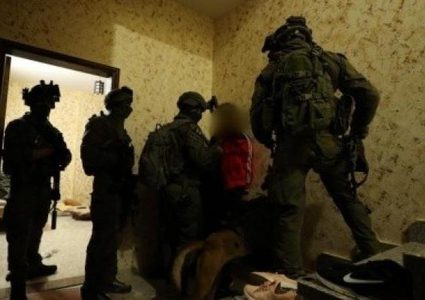 قوات الاحتلال تعتدي بالضرب المبرح على مواطن جنوب الخليل