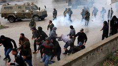 إصابات بالاختناق بمواجهات مع الاحتلال في مخيم العروب شمال الخليل