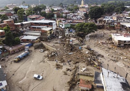 نحو 100 قتيل في الانهيار الأرضي بفنزويلا وانعدام الأمل بالعثور على ناجين