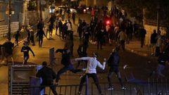 مستوطنون يغلقون شارع حوارة ويهاجمون المركبات