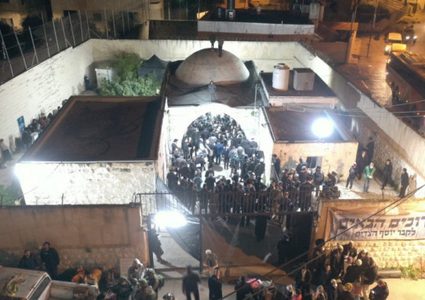 قرار "إسرائيلي" يسمح للمستوطنين "باقتحام" منطقة قبر يوسف الليلة