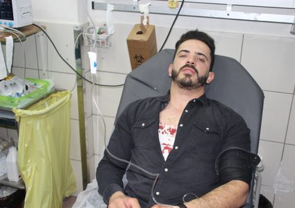 الاحتلال يصيب طبيب بجراح في بيت ليد