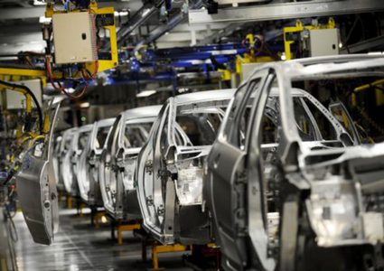 الجزائر: توقيع إتفاقية إطارية لإقامة مشروع لتصنيع السيارات مع “فيات” الإيطالية