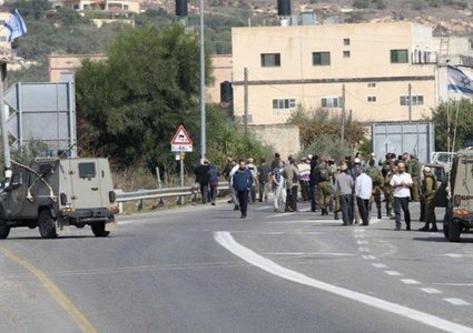 مستوطنون بحماية جيش الاحتلال يقتحمون أطراف حي الطيرة برام الله