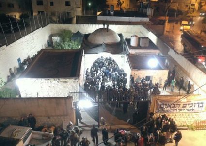 إصابة شاب بالرصاص خلال مواجهات مع الاحتلال عقب اقتحام المستوطنين مقام يوسف