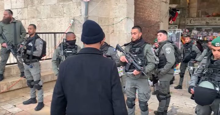 الاحتلال يعتدي على مواطنين في البلدة القديمة من القدس