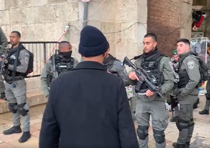 الاحتلال يعتدي على مواطنين في البلدة القديمة من القدس