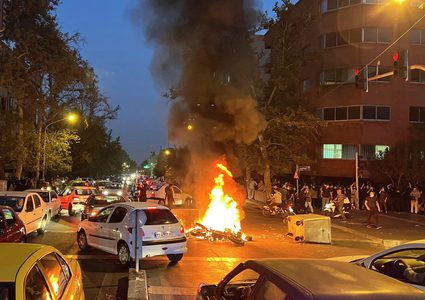 أعلى قاض في إيران يأمر بعقوبات قاسية على “مثيري الشغب”