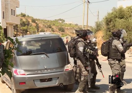 إصابة شاب بالرصاص والعشرات بالاختناق خلال مواجهات في بلدة سعير