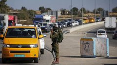 الاحتلال يشدد إجراءاته العسكرية على حاجز الحمرا