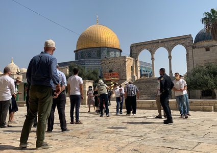 مستوطنون يقتحمون المسجد الأقصى وسط حماية مشددة من قوات الاحتلال