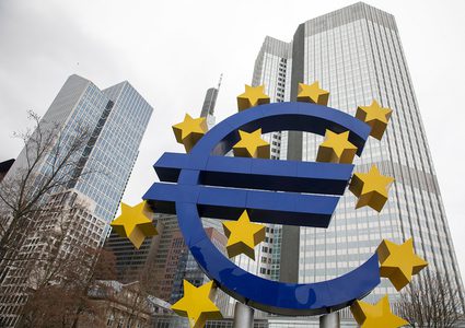 مسؤولان في البنك المركزي الأوروبي يحذران من ركود في منطقة اليورو في 2023