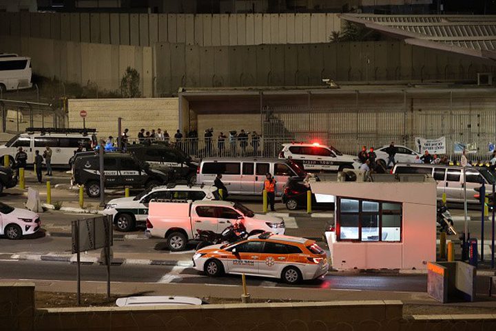 قوات الاحتلال تعيد إغلاق حاجز مخيم شعفاط