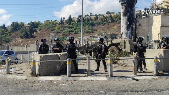الاحتلال بعتقل العشرات من القدس