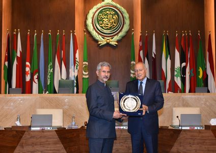 أبو الغيط يبحث مع وزير هندي تطورات القضية الفلسطينية